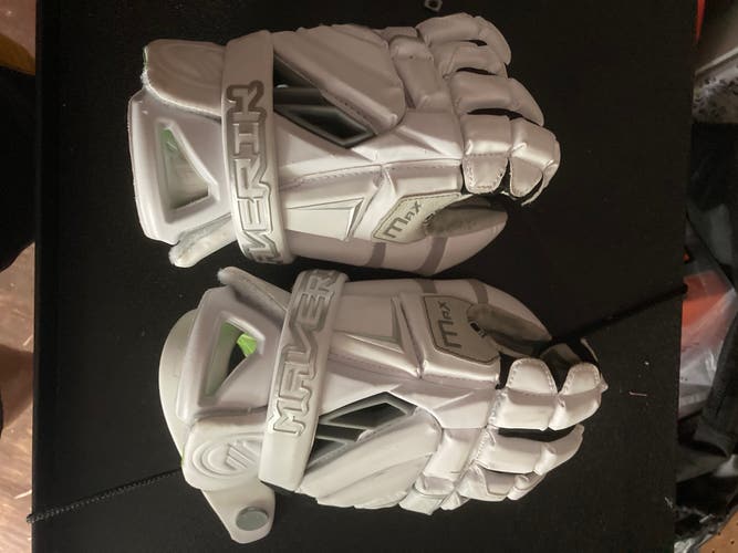 Maverick Max goalie gloves