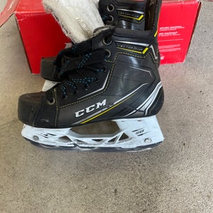 Used CCM Regular Width  Size 2.5 Tacks Hockey Skates