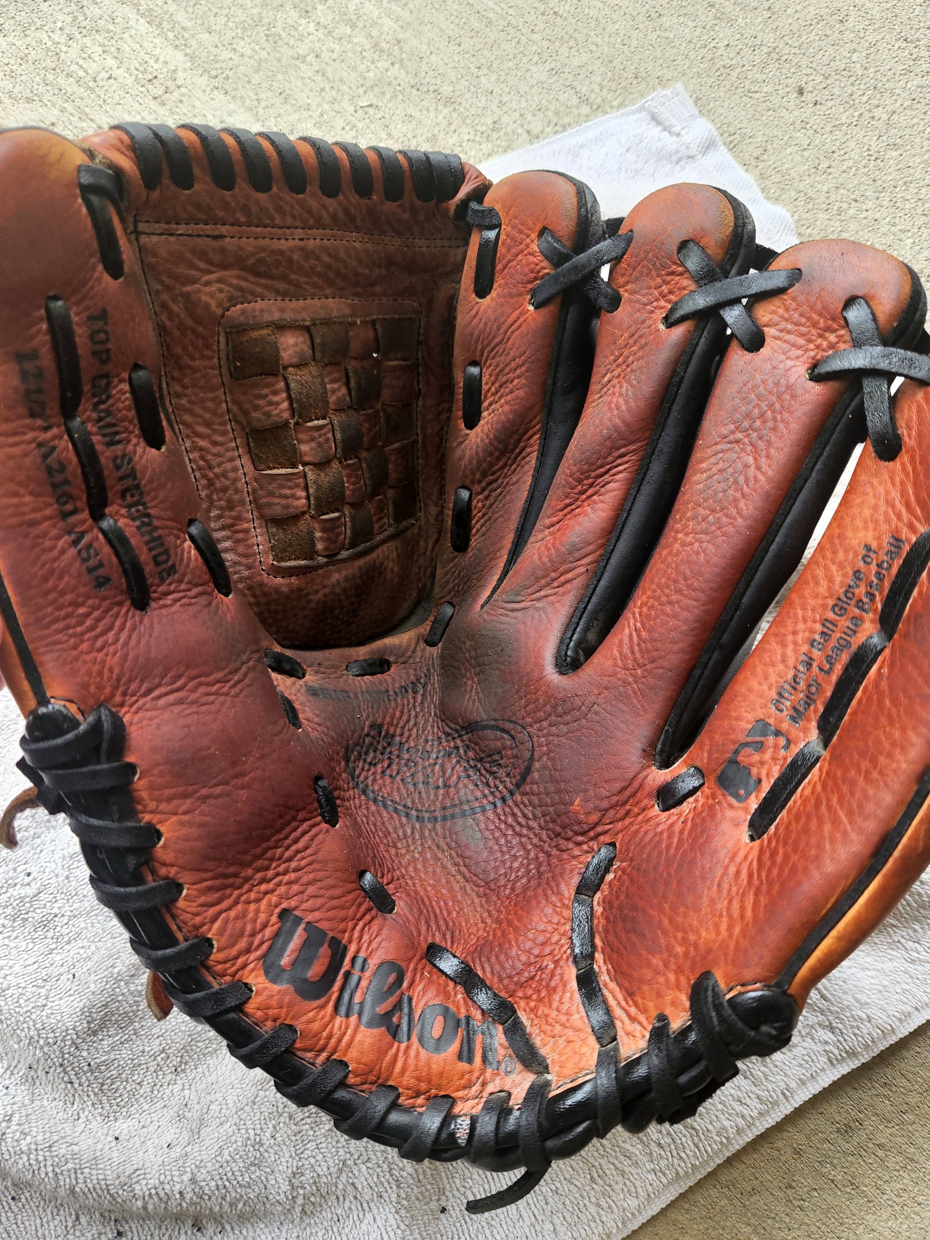 Wilson Advisory Staff Game-Ready All-Leather Shell Utility All-Positions Baseball Glove for Right and Left Hand Throw 