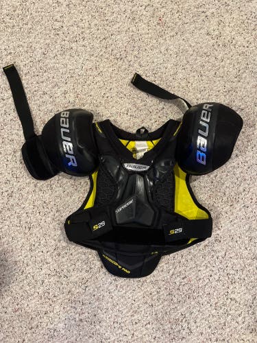 Senior Small Bauer Supreme S29 Shoulder Pads