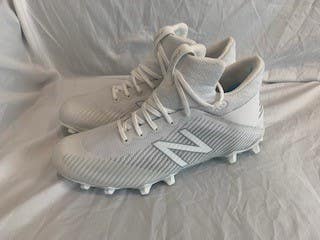 White Adult New Men's Size 13 (Women's 14) Molded Cleats New Balance Mid Top Freeze