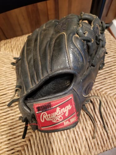 Used Rawlings Right Hand Throw Infield Heart of the Hide Baseball Glove 11.25"