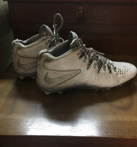 White Adult Used Men's Molded Cleats Size 12 (Women's 13) Nike High Top Huarache
