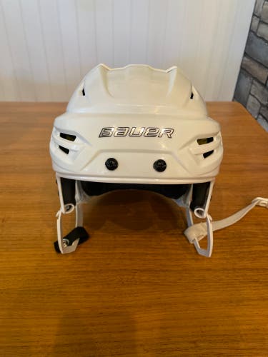 Used Medium Bauer  Re-Akt 95 Helmet