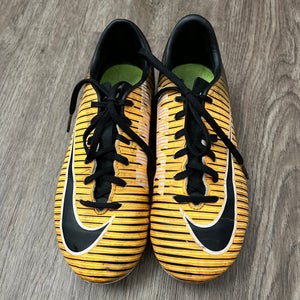 Youth Size 1.5 Nike Mercurial Vapor Soccer Cleats