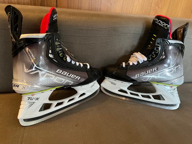 New Bauer Size 8 Vapor Hyperlite Hockey Skates