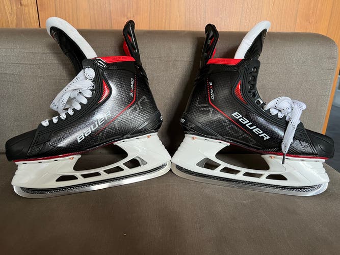 New Bauer Regular Width Size 8 Vapor 3X Pro Hockey Skates