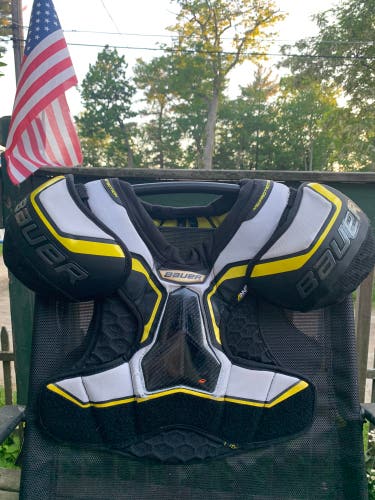 Senior Large Bauer  Supreme 2S Pro Shoulder Pads