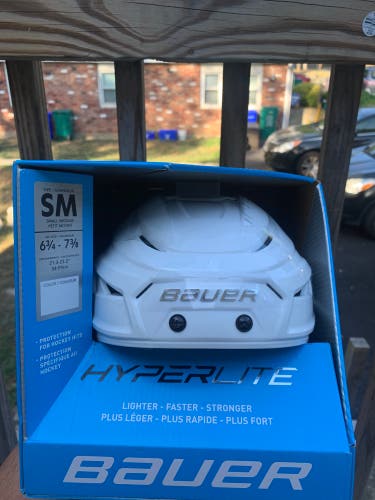 New Nahl Issued Bauer Hyperlite Helmet(S/M)