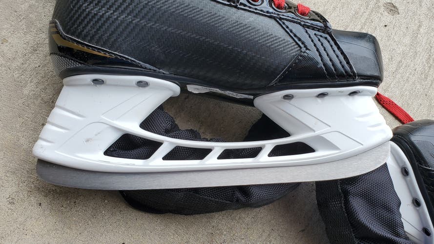 Barely Used Jr Used Bauer Supreme Hockey Skates Size 3