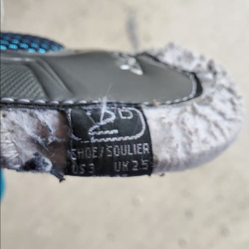 Junior Used Bauer Hockey Goalie Skates Regular Width Size 2