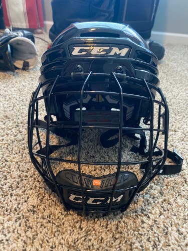 *USED ONCE* Medium CCM Tacks 910 Helmet