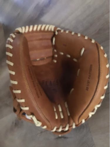 Brand New Never Used! Easton FS2 Flagship Catcher’s Mitt. 33 1/2”