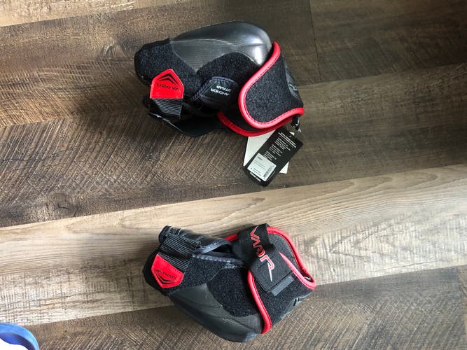 New Medium Bauer Vapor 1X Lite Elbow Pads