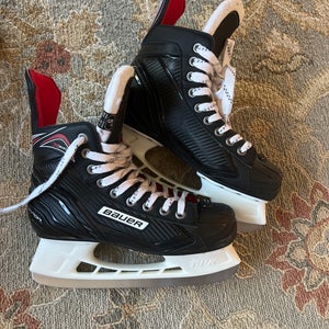 Used Bauer Regular Width  Size 6 Vapor X300 Hockey Skates