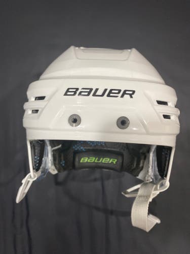 Bauer Re-Akt 85 helmet (medium) Brand New