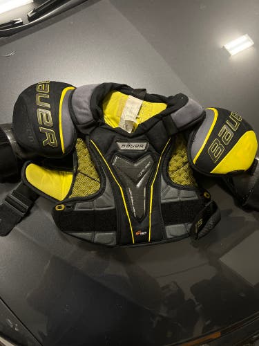 Senior Small Bauer Supreme 1S Shoulder Pads