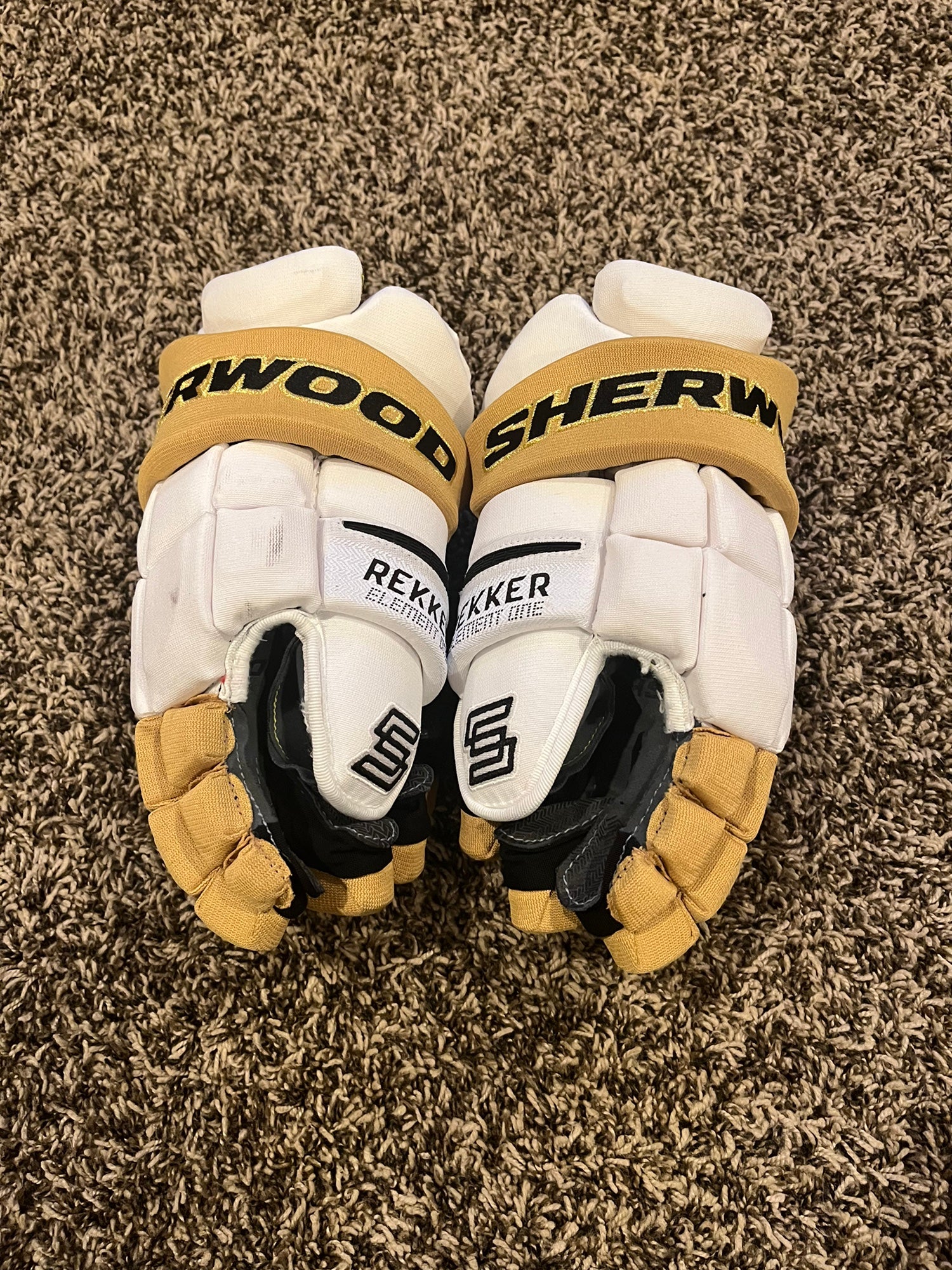 Sherwood Rekker Legend Pro - NHL Pro Stock Glove - Vegas Golden