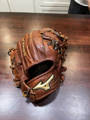 Mizuno Global Elite 11.5” Infield Glove