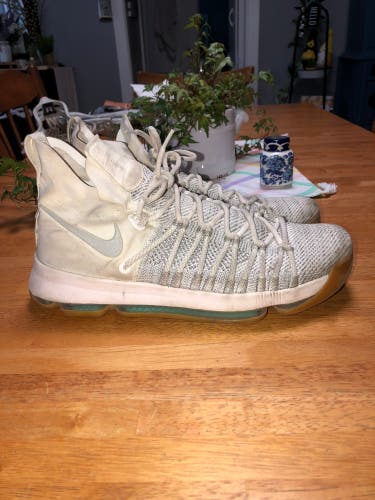 Men's Size 11.5 (Women's 12.5) Nike KD 10 Shoes