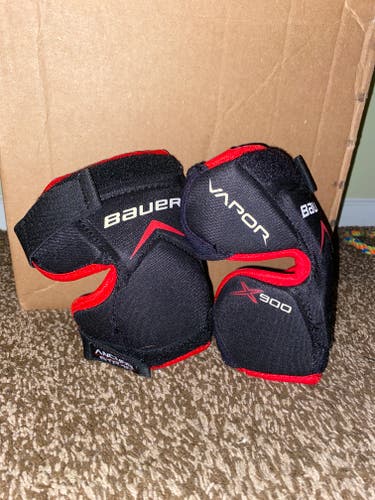 Used Bauer X900 YOUTH/Junior Knee and Thigh Guards