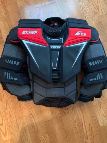 Senior Large CCM Extreme Flex Shield E2.9 Goalie Chest Protector