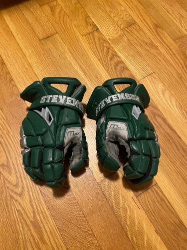 Used Maverik Max Gloves