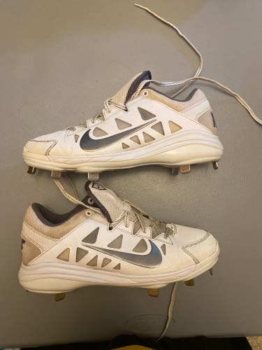 White Men's Metal Nike Low Top Cleats