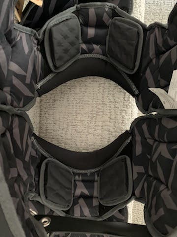 Brand New Adult Extra Large Xenith Element Hybrid Shoulder Pads never used