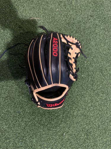 Used Right Hand Throw 11.5" A2000 1789 Baseball Glove