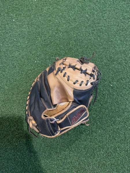 Used Right Hand Throw CM3000SBT Catcher's Glove