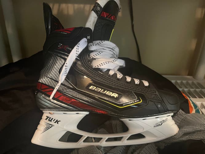 Used Bauer Regular Width  Size 8.5 Vapor 2X Pro Hockey Skates