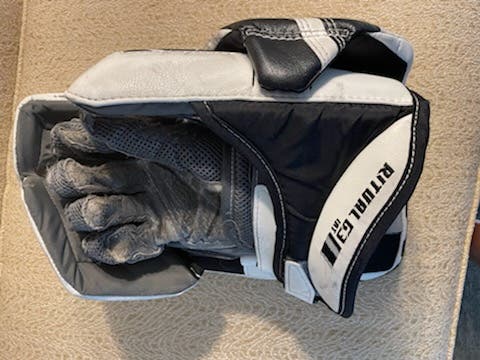 Used Intermediate Regular Warrior Ritual G3 glove and blocker set. Good condition