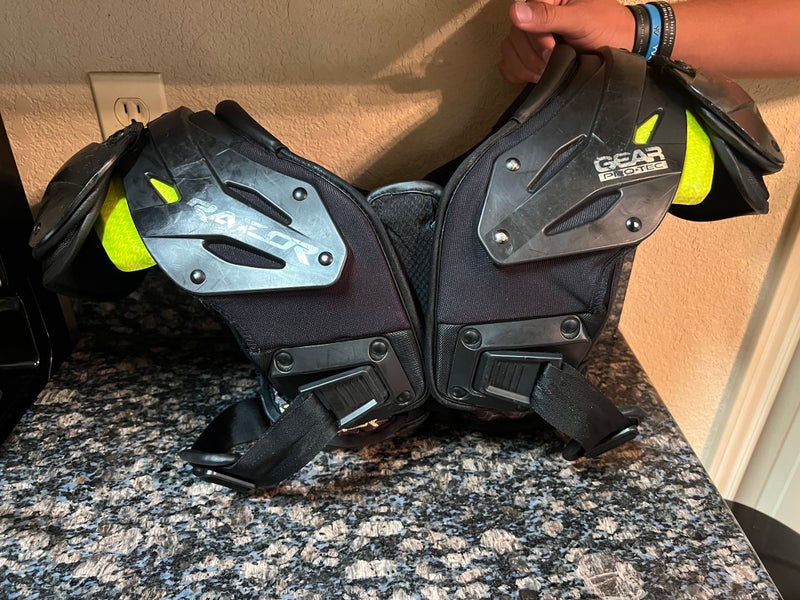 Gear Pro-Tec Razor RZ55 Adult Football Shoulder Pads - Lineman - Sports  Unlimited