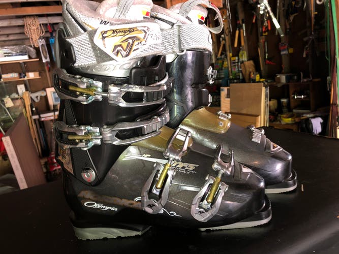 NORDICA OLYMPIA 12 SPORT SKI BOOTS 24-24.5