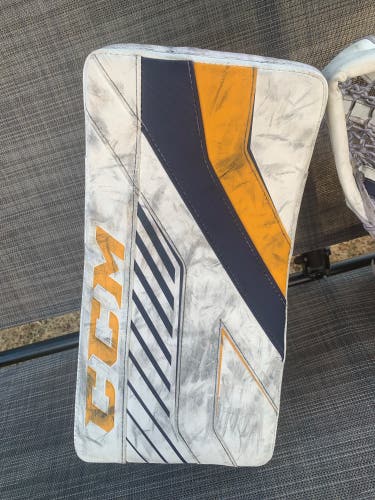 Used Regular Axis 1.9 Glove And Blocker