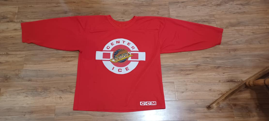 Adult Large/XL CCM Official Vancouver Canucks Jersey
