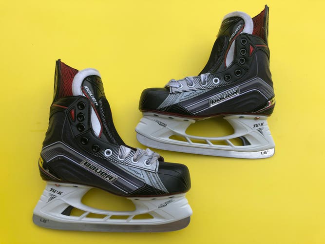 Junior New Bauer Vapor X Velocity Hockey Skates Regular Width Size 4.5