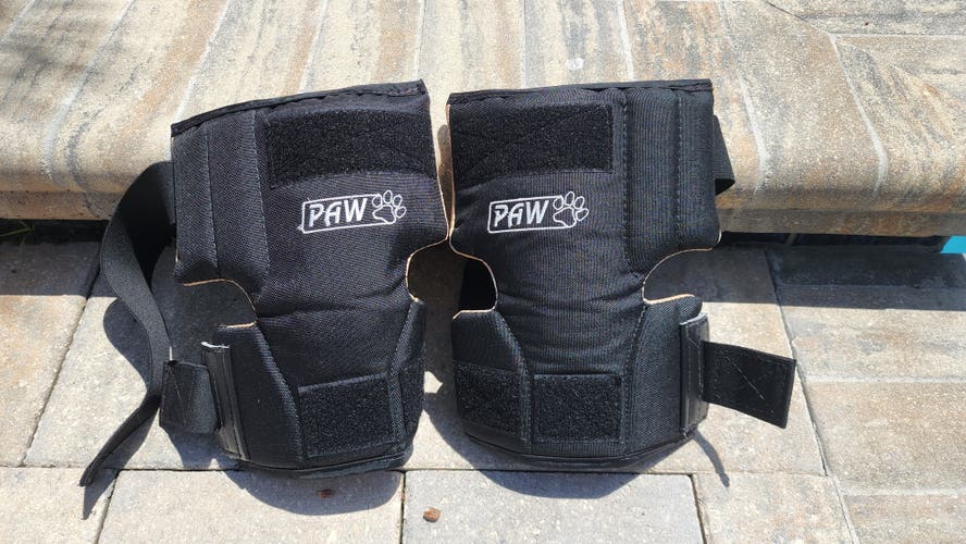 New Junior PAW (Protective Athletic Wear) Knee Guards Pads JR Sized