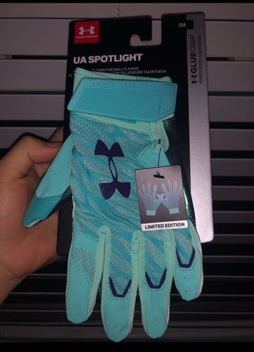 UA Spotlight receiver gloves