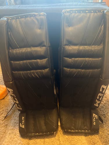 30” CCM E 4.9 black leg pads