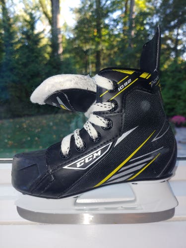 Youth size 11Y Used CCM Tacks Hockey Skates
