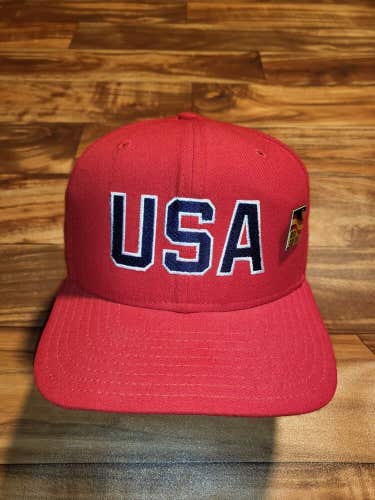 Vintage New Era Sports USA Red Fitted Hat 7 3/8 Cap Includes USA Softball Pin