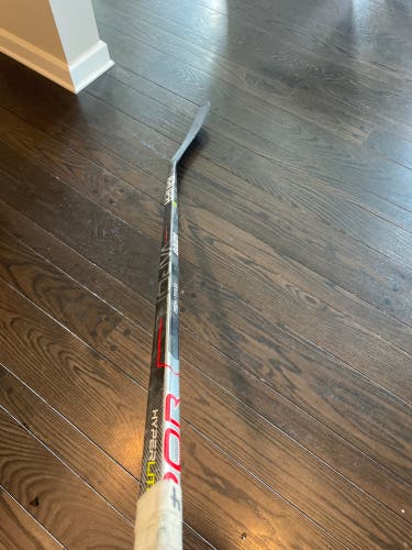 Senior Right Handed P92M  Vapor Hyperlite Hockey Stick