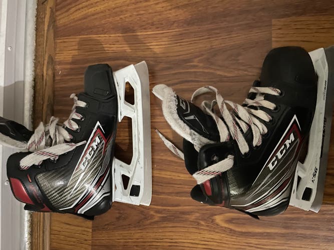 Junior Used CCM FT460 Goalie Hockey Skates Regular Width Size 2