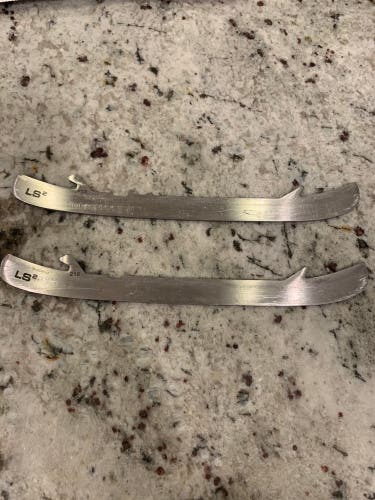 Used Bauer Size 1.5 LS2 Steel Blades Size 212
