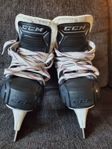 Junior Used CCM FT460 Hockey Goalie Skates Regular Width Size 1.5