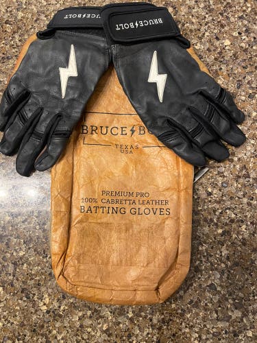 Bruce bolt batting gloves
