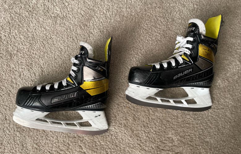 Youth Bauer Supreme 3S Hockey Skates Size 12.5