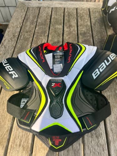 Junior Medium Bauer Vapor 2X Shoulder Pads